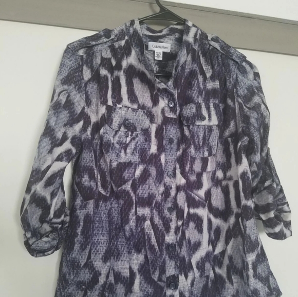 Calvin Klein animal print blouse XS - Picture 3 of 5